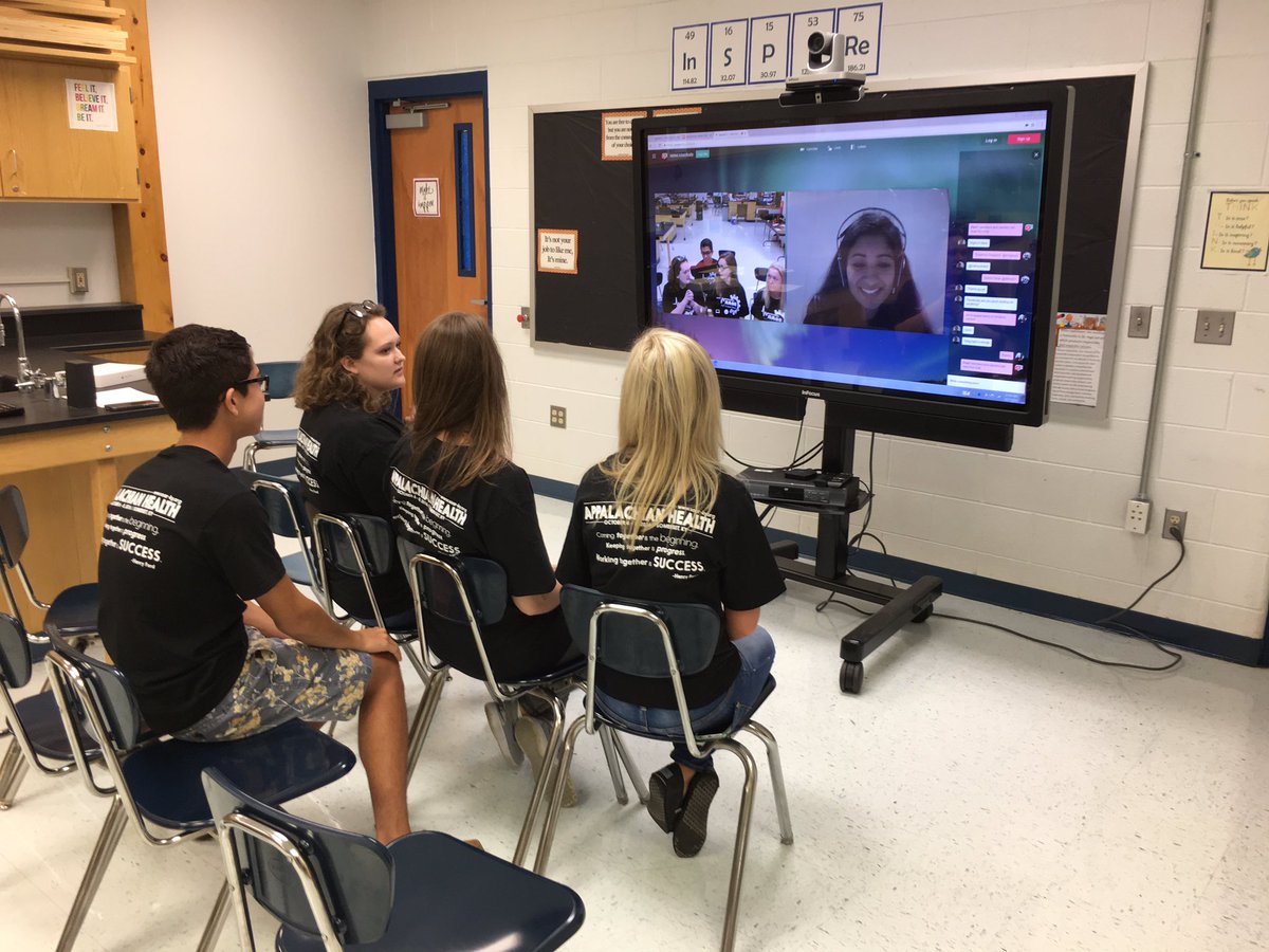 BryanAuxier's tweet photo. Paintsville HS Hack-a-Thon Team Oasis wins $2,000 in today's competition! #hackalachia #PaintsvilleTigers @omgsuzy @Afaria01 @KVEC_ARI https://t.co/qHWCgewK60