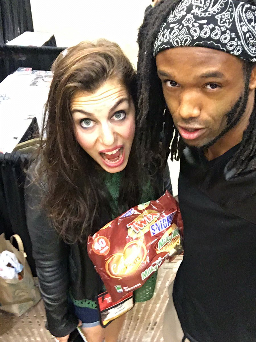 Runwithitband's tweet photo. Shoutout to @heyshaynaleigh for supplying the life saving chocolates #apcasc16 https://t.co/jZzOnfFGo1