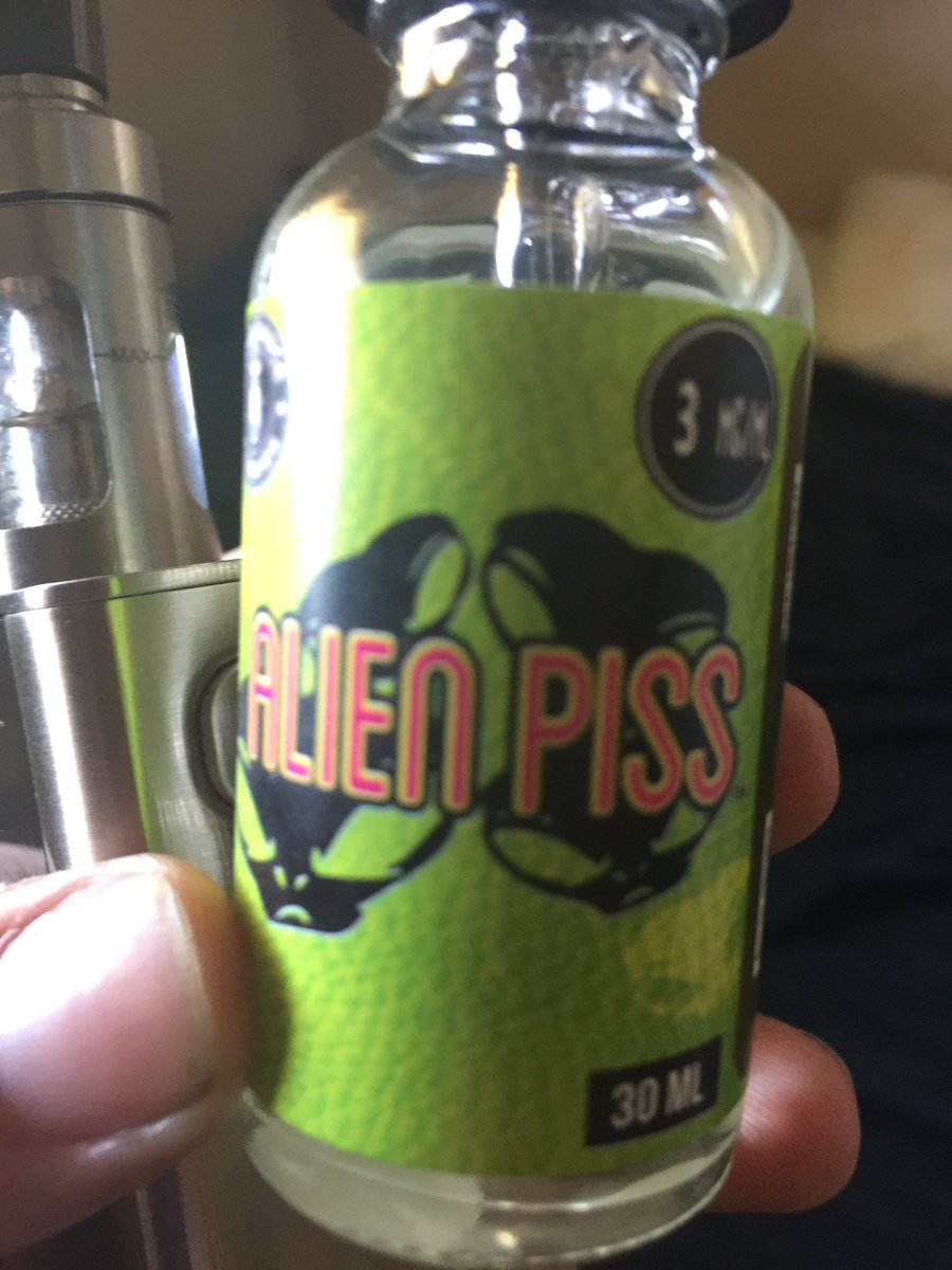 Lunar_SZN's tweet photo. Y'all know I only vape that good shit 🌬💨💨 #alienpiss https://t.co/ZuKx85BwjA