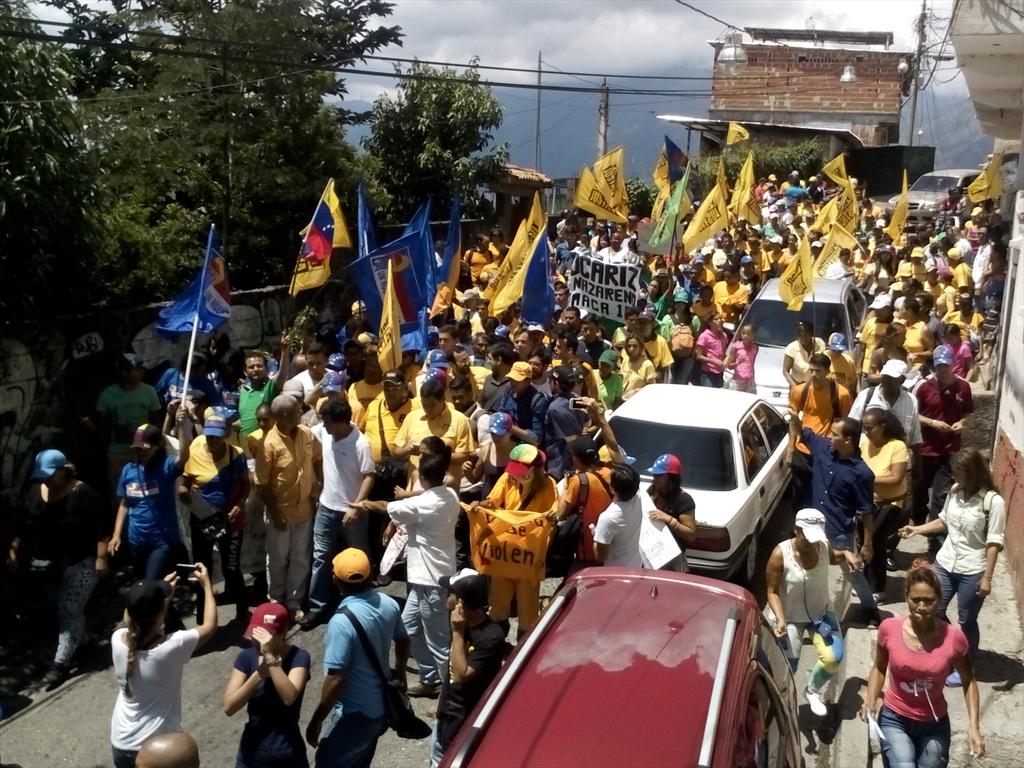 Davidthalisan's tweet photo. Hoy #8oct En Petare estamos convencidos de Cambio y REVOCATORIO. https://t.co/gp006LdEEr