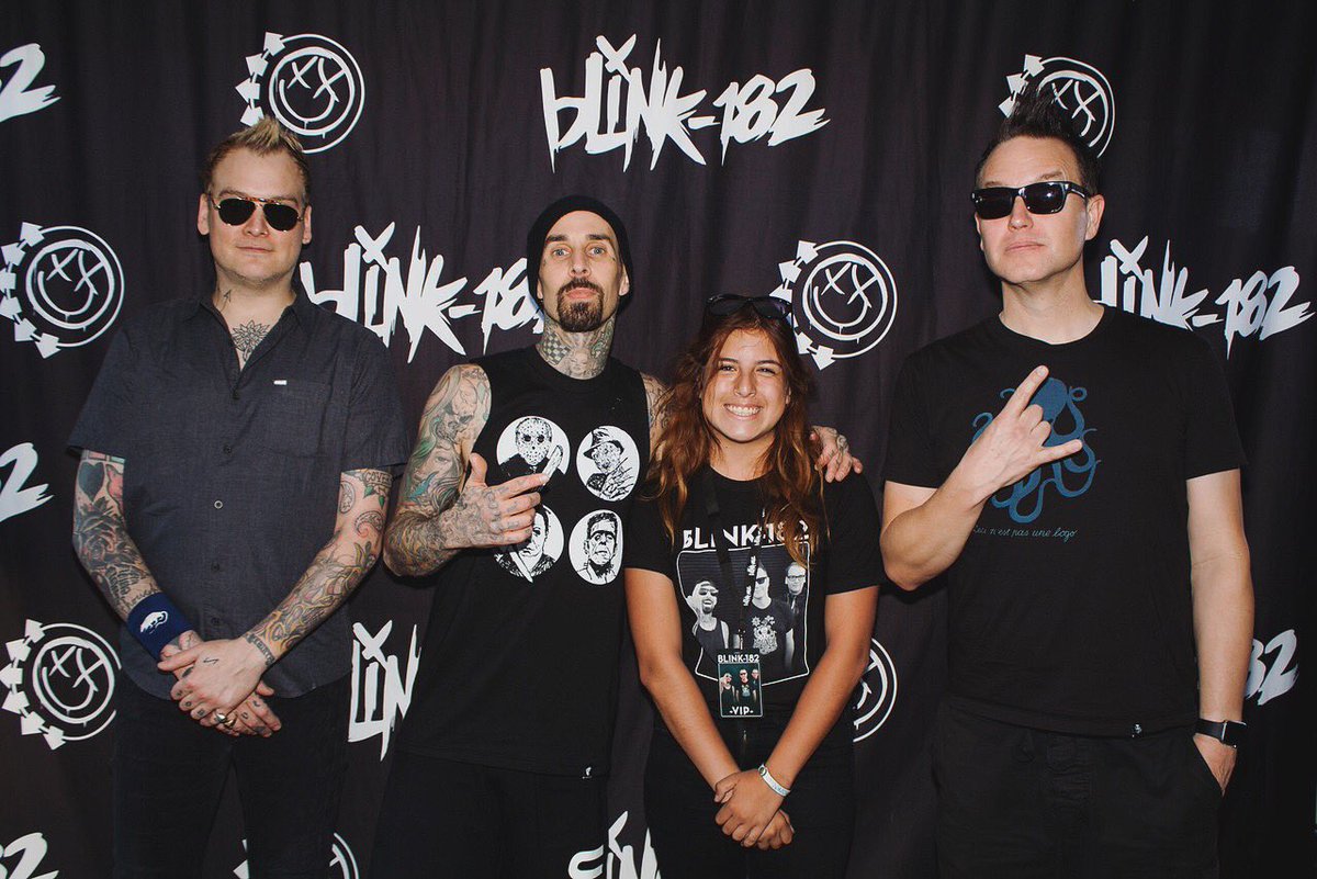 brisanuggets's tweet photo. i can die happy now 😭❤️ #blink182vip https://t.co/7IvGQriBqP