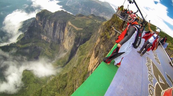 gformofficial's tweet photo. #gformbase ambassador @jamieflynnbase preparing for takeoff at the #wingsforlife event in China. #basejump #wingsuit https://t.co/xCnv5wOe5I
