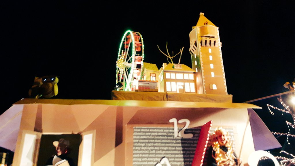 En dat was de optocht van 2016. Vergeet niet je stembriefje voor de publieksprijs in te leveren! #itboppeein wagen nummer 15 #knypstermerke