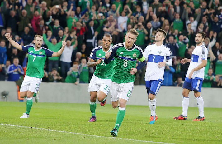 PIC | <a href="/StevenDavis8/">Steven Davis MBE</a> celebrates after putting us 1-0 up from the penalty spot 💯🎉 #DareToDream #GAWA #NIRSMR