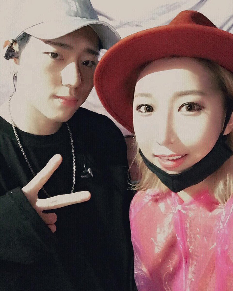 bontheblock's tweet photo. [__A.DORA.BLE (Instagram)] Ziaco
Ah...I should have taken off my raincoat
#AWarmPlace #Spectrum #Zico #Selfie
https://t.co/sEatoXyUWk https://t.co/6HyXDwoSjy