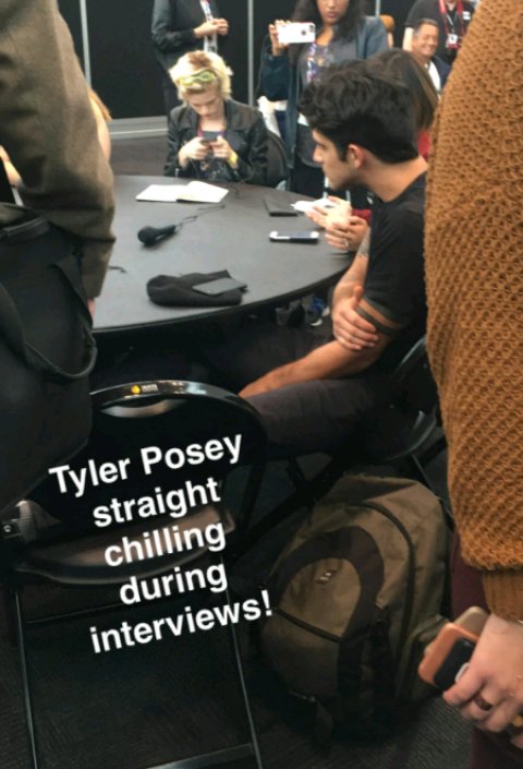 TeenWolfNewsMtv's tweet photo. The Cast at the New York Comic Con today. https://t.co/i0JmPxM9rg