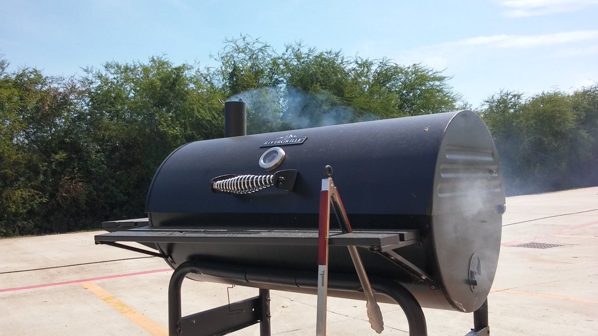 lesmages84's tweet photo. How do you show appeciation for your awesome cashier's? 
FAJITAS!!! (and cake) #BOOM #C.A.M.
@JarrodFarmer4 @FarberGary https://t.co/7ViEZd8oI1