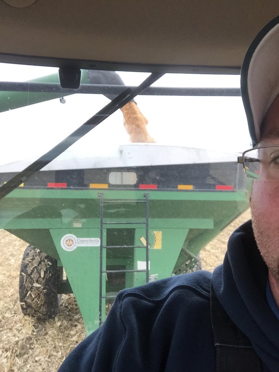 RoncerayDan's tweet photo. @PioneerWCanada #bigbushels #P7005 #corn. #familytime https://t.co/vDz9eFBtOa