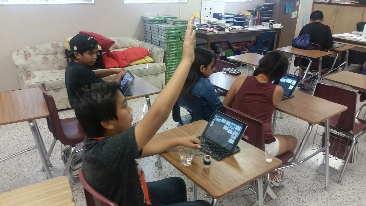 mwdh2o's tweet photo. This is what a room full of future leaders looks like! #dare2bdigital #STEAM #dusd https://t.co/E2NcsGwSmy