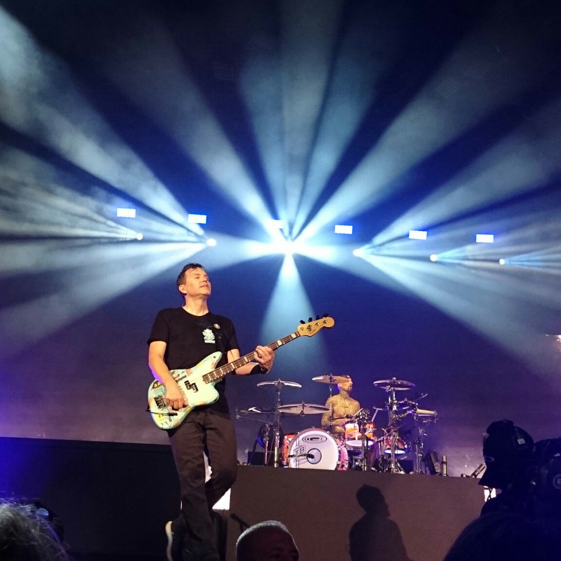 MelsRadUsername's tweet photo. Travelled 4 679 miles to see my two all time favorite bands. The tour may be over, but the memories live on. THANK YOU🤘 #blink182 #adtr https://t.co/iBFIuiRrPs