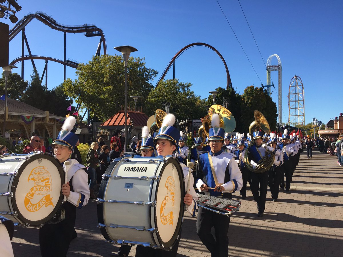 LeydenHSBand's tweet photo. The Leyden Marching Band performing in The Great Pumpkin Parade @cedarpoint #leydenpride https://t.co/8sj2S5sWnt