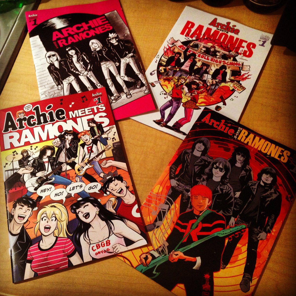 GreenWangalishi's tweet image. picked these up today #ArchieMeetsRamones 
#Ramones #archiecomics #HeyHoLetsGo