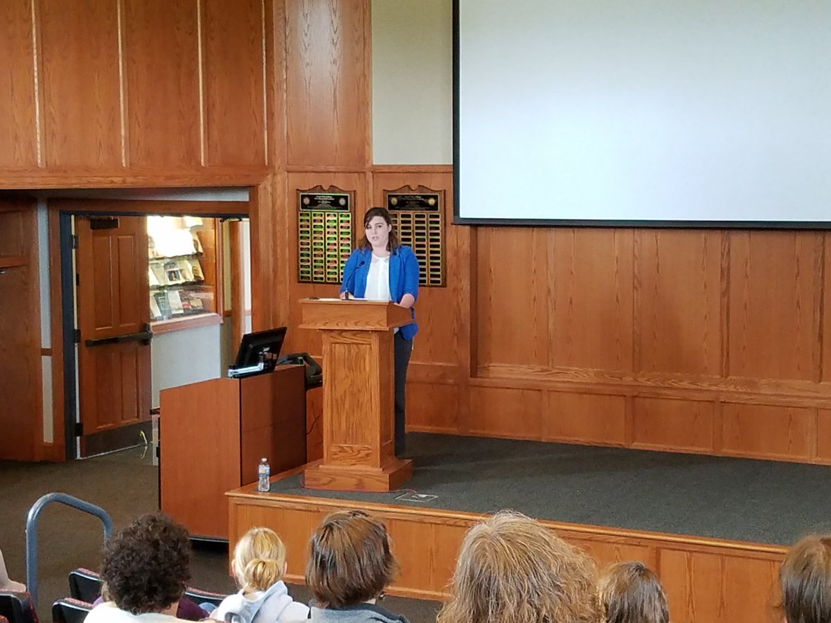 shangdy1's tweet photo. @GibsonKL1 did an awesome job speaking and wrapping up Ed Major Day! #gccedmajorday https://t.co/eYBQxr6kKN