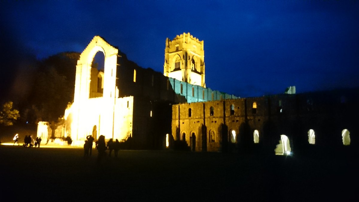 SarahLUnwin's tweet photo. Had a fabulous evening at @fountainsabbey and enjoyed listing to the beutiful voices of the choir 🎶 https://t.co/PLmoV5HjVF