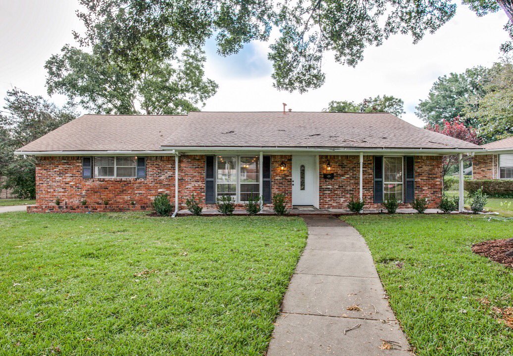 DHomes_Flippers's tweet photo. #OpenHouse today at 521 Parkview Ln., #Richardson, TX 75080  Check out this spacious home TODAY from 2p-4p. #RISD #newlisting #sneakpeak https://t.co/Fg6OQQuYZF