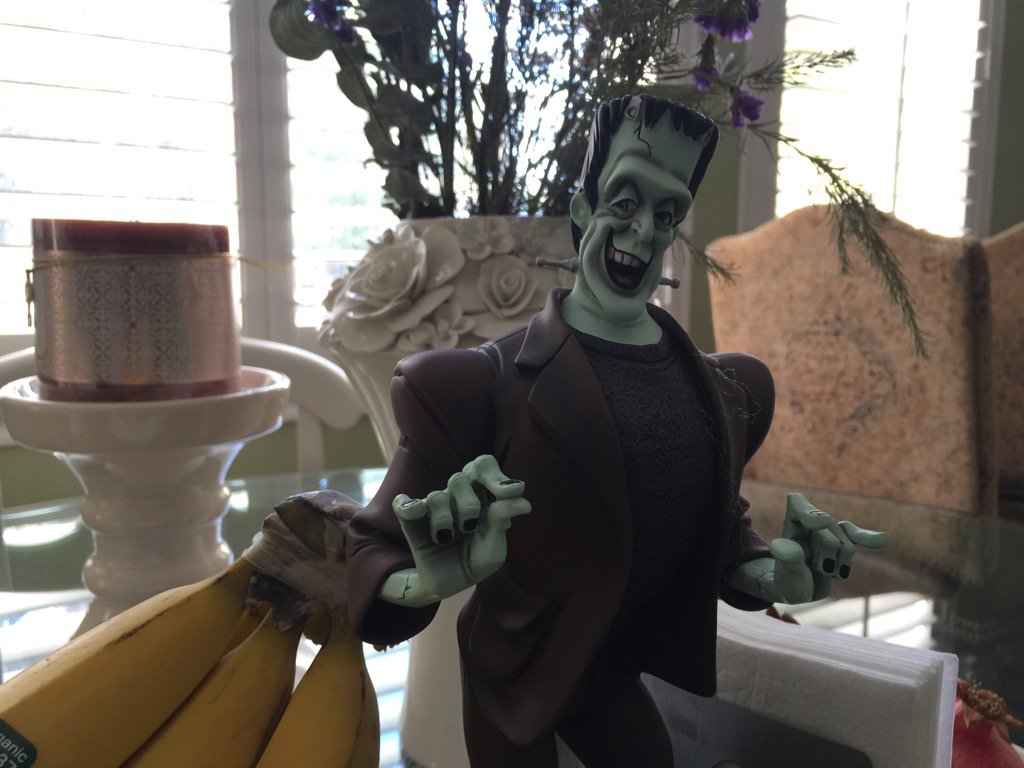 Drawingsdp's tweet photo. #electrictiki is helping me get into the #Halloween spirit with #hermanmunster https://t.co/aCKjUym9Ve