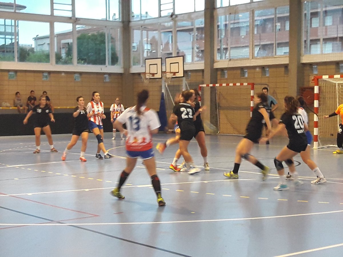 CHCardedeu's tweet photo. Nova victoria del nostre sènior femení A
@CHCardedeu A 29 -  21 @chsjd B
💪💪⚪🔴💪💪 3 de 3!
#lligac https://t.co/7VT46IH9cv