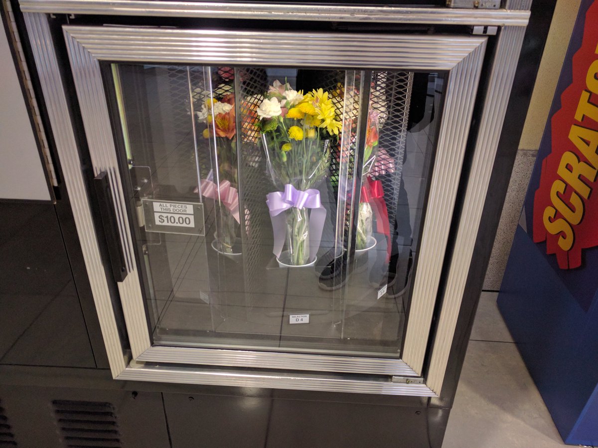 Cool_Acid's tweet photo. El aeropuerto tiene una máquina dispensadora de ramos de flores. #tecnologiaModerna #superCabron #wow https://t.co/pjfY2UZ17e