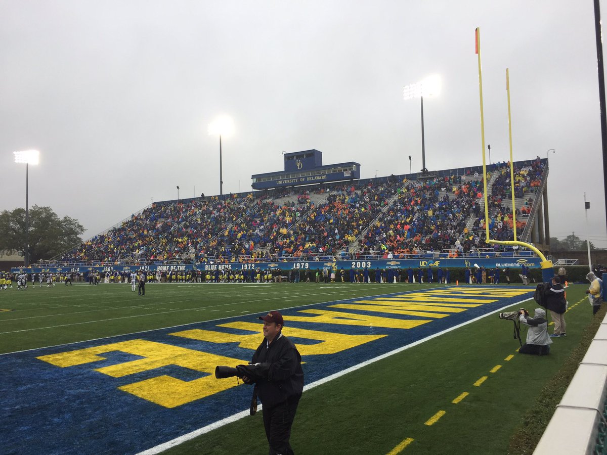 BlueHenTiff's tweet photo. Rain or shine I'm proud to be a #bluehen! @UDBlueHens #GoDelaware #ParentsWeekend https://t.co/jNe8xMieg4