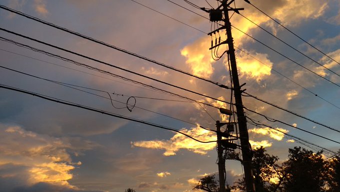 今朝だよね?時間の感覚狂うわこの空  めっちゃ赤い 
