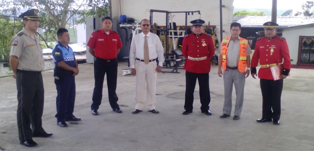 Riesgos_Ec's tweet photo. Reconocimiento al trabajo en su día clásico || #BomberosTena #Napo https://t.co/UDeekDctl3