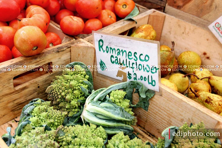 ediphotography's tweet photo. Vegetable Market 1021007 \\ #food #foodiesfest #photography #potd \\ https://t.co/dDfgDejGys https://t.co/q6FS4y69fx