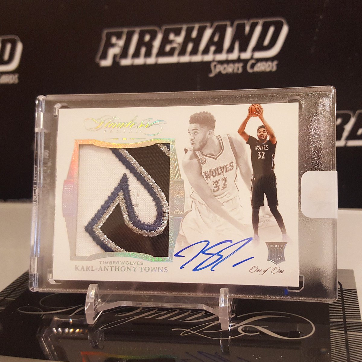 FireHandCards's tweet photo. So sick #karlanthonytowns #panini #flawless #rookie #jumbopatch #auto #1/1 #oneofone #timberwolves #firehandsportscards https://t.co/c1qQ4sGPnO