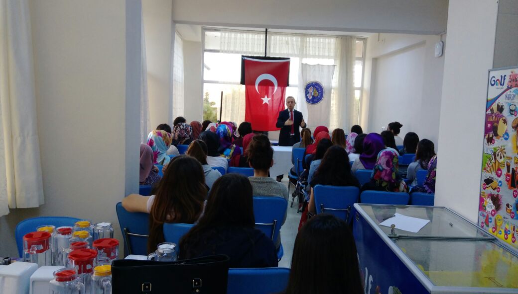 GiresunKYGM's tweet photo. Eynesil Yurt Müdürlüğümüzde öğrencilerimizi hayata hazırlamak amacıyla düzenlediğimiz Meslek edindirme konferansımız https://t.co/a9ceqqVm2o