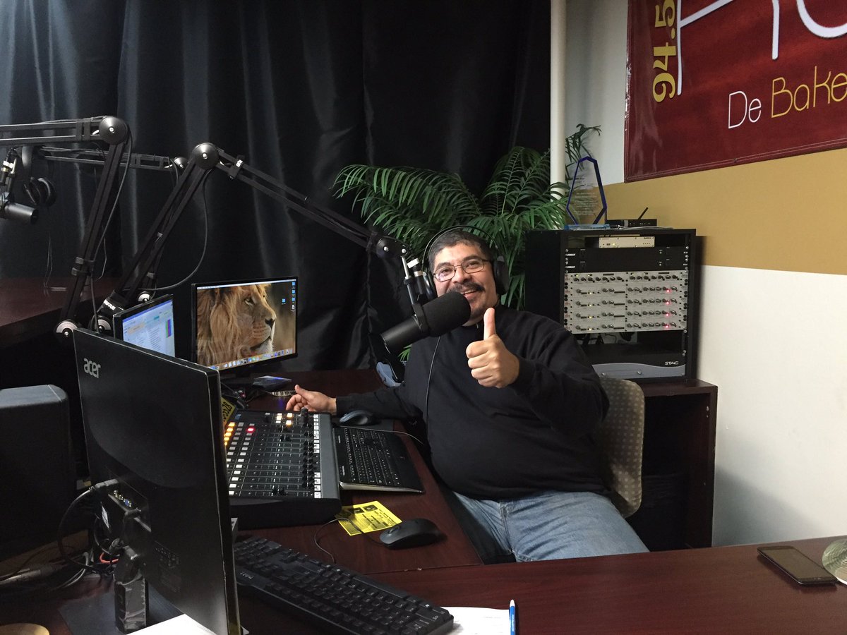 RadioFe945's tweet photo. MC Centeno #RadioFe FE Y ALEGRIA!! En vivo! (661)556-5528 https://t.co/Msua2F89dw