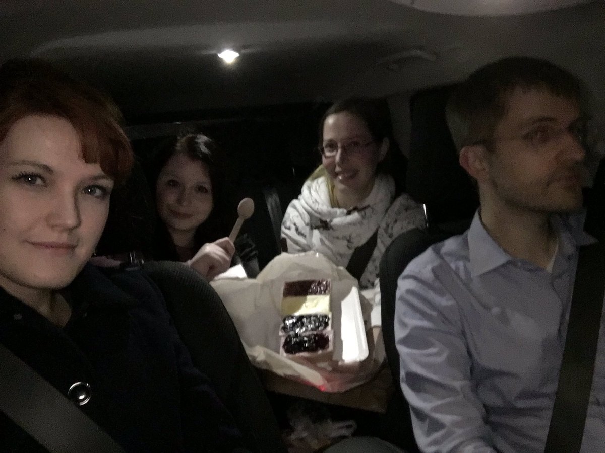vwpic's tweet photo. Käsekuchen to-go => #Autoparty :)
#Prioritäten
@o0Yossi0o @ElynnCosplay @iigotomoe https://t.co/YGXQpRitro