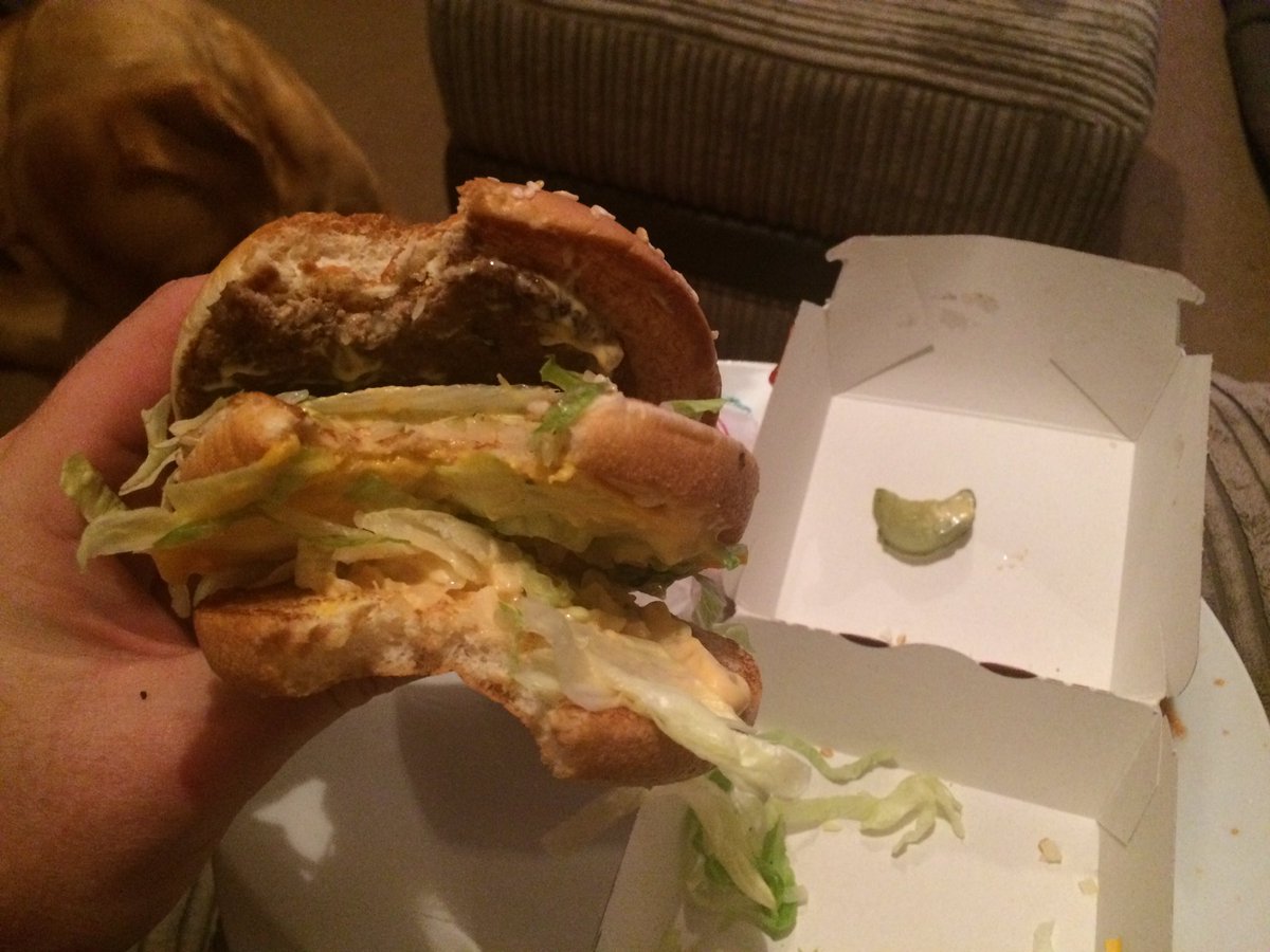 gary25johnson's tweet photo. @McDonaldsUK just bit into this burger and realised to my disappointment I'm missing a meat patty bought from Ruston Rd, London, SE18 https://t.co/4U8DgUSvhx