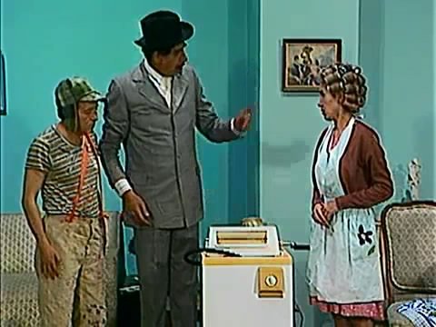 ForumChaves's tweet photo. Se diz fã de Chaves, mas nunca colocou a máquina de lavar no meio da sala que nem a Dona Florinda. https://t.co/R7Bs4T6cet