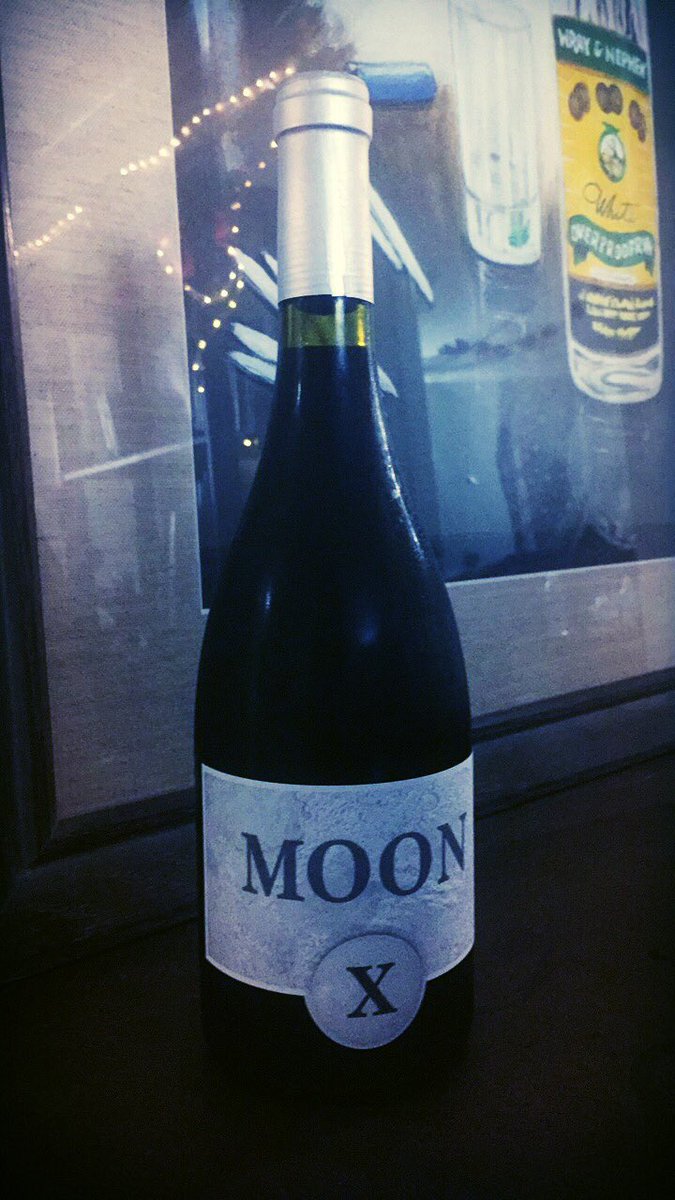 moonlitgorgon's tweet photo. #Traderjoes #moonx #pinotnoir #moonwine #newfave https://t.co/suL1jIUWhb