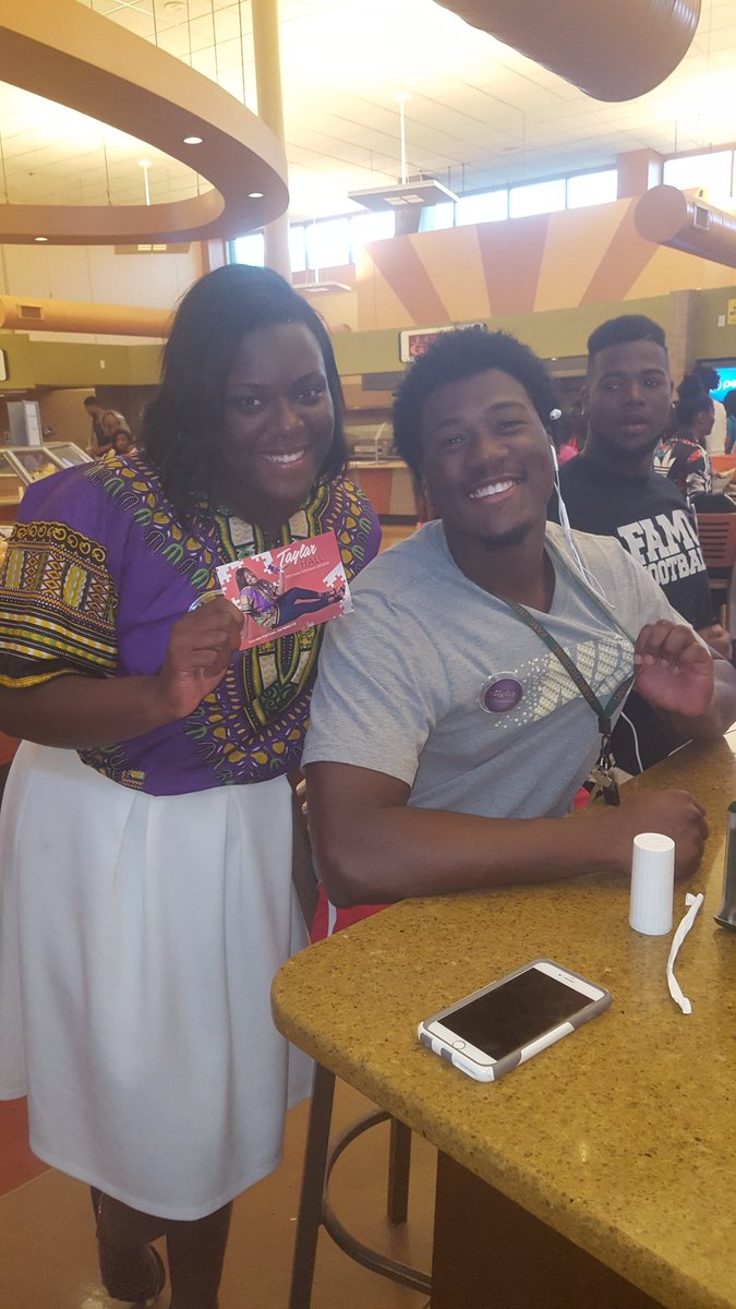madamtaylar_'s tweet photo. When FAMU20 Athletes support Taylar! #Taylared #TaylarforFreshmanSenator #ThePerfectFit 🐍💜 https://t.co/knwwVyyswk