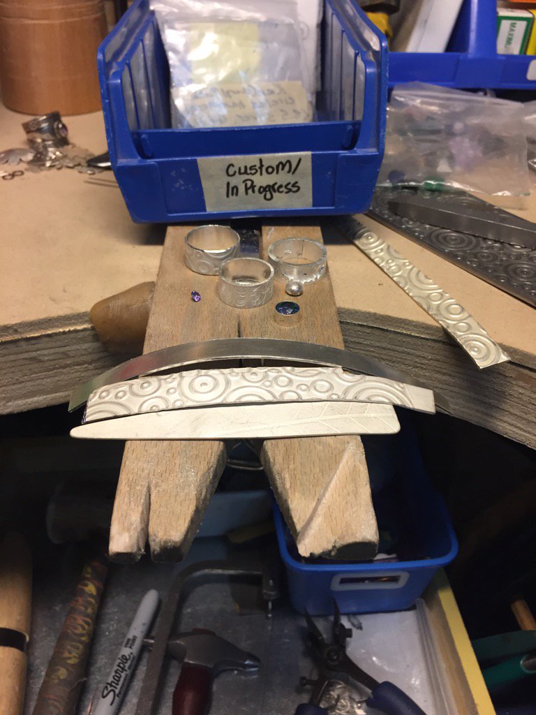 EllJay_Design's tweet photo. It's a custom pieces kind of day! :) #yqr #silver #jewellery #buylocal #happyplace #EllJayDesign #fireandsharpthings https://t.co/Q82JvX0Lzs