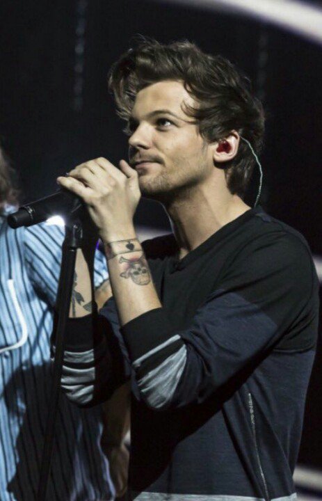 BritishFalse's tweet image. I can't decide on which one