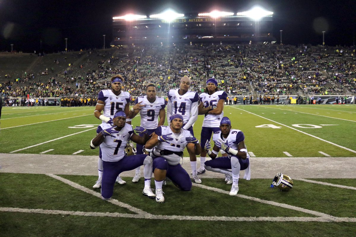 UW_Football's tweet photo. 6-0.

#PurpleReign https://t.co/uja023WFRf