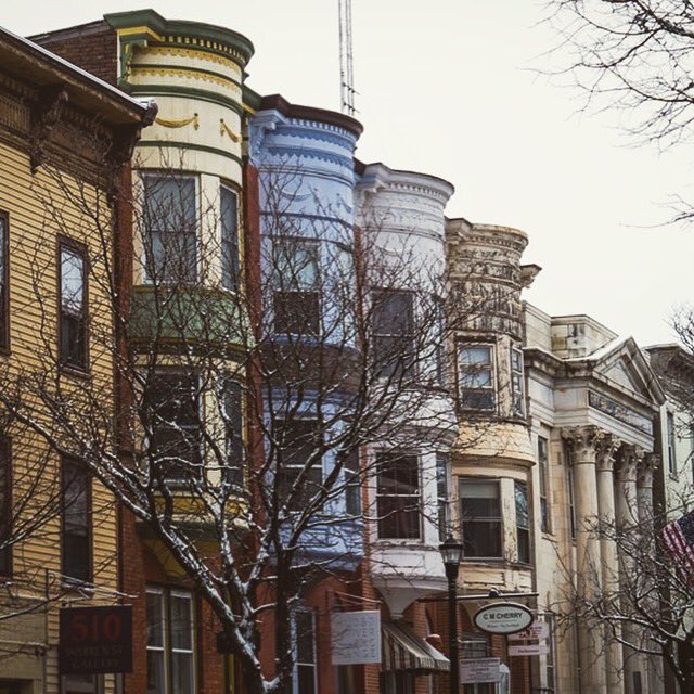 americanwoolen's tweet photo. Rich colors fill the streets of #HudsonNY making it a great place to find #inspiration https://t.co/D0GqhKUE9A