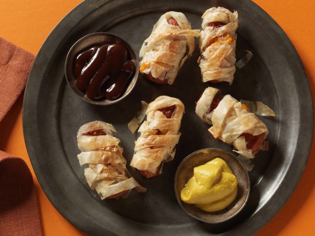 FoodNetwork's tweet photo. These mummies deserve a spot at your Halloween party: https://t.co/o3fKI3SZaY. https://t.co/R32sdaRwBH