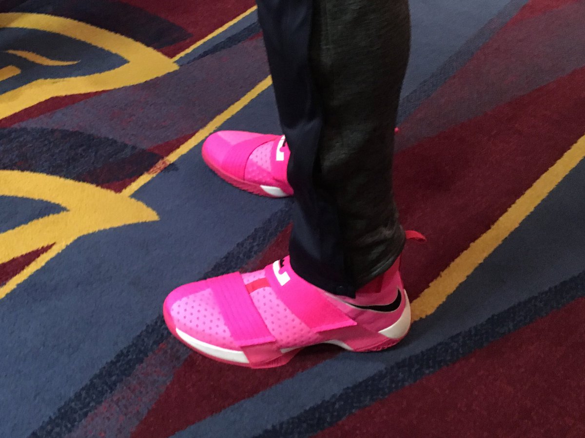 cavs's tweet image. .@kingjames with the Pink Soldier 10s to help #PinkTheQ 🎀