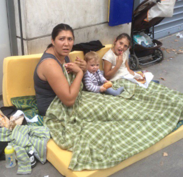 <a href="/Anne_Hidalgo/">Anne Hidalgo</a> Pourquoi donc ce lamentable laisser-faire?? Qui se préoccupe de ces malheureux enfants sacrifiés???