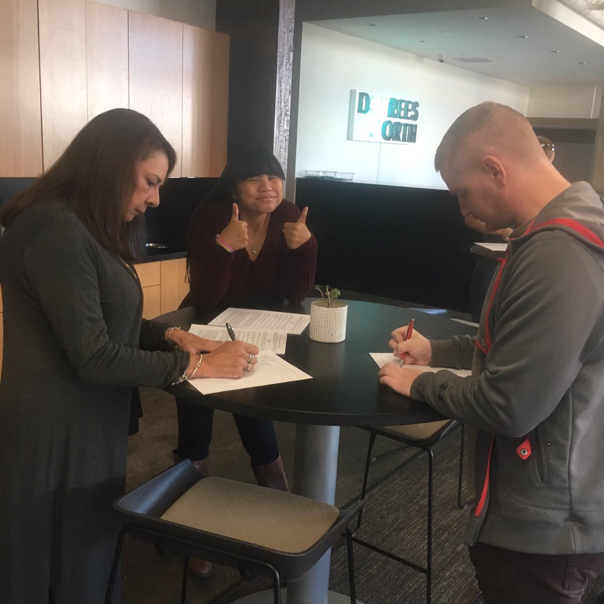 CookTimeRemmi's tweet image. Today we signed a contract with #BetaBlox, an business incubator/accellerator for entrepreneurs. We're so excited! #CookTimeWithRemmi