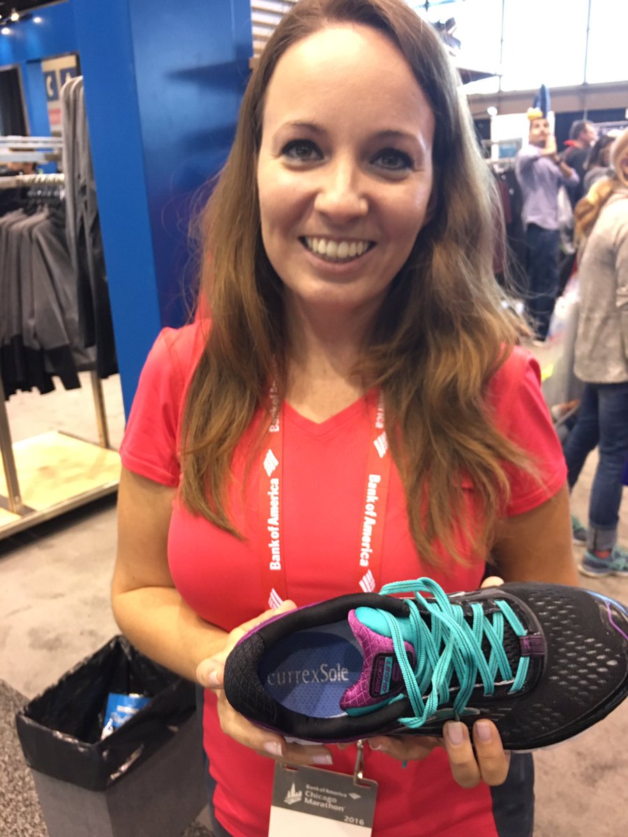 currex's tweet image. Tara from @runningcentral in Peoria the Expo of @ChiMarathon partnering with @brooksrunning #tuneyourshoe