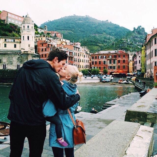 TweetPilihan___'s tweet photo. Let's travel the world together 😍😍 https://t.co/sRl4oygASi