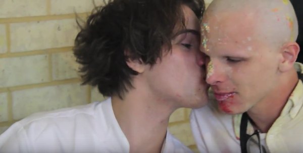 Faxmoefoe's tweet image. "Making cancer patients smile is my goal in this world &amp;lt;3"