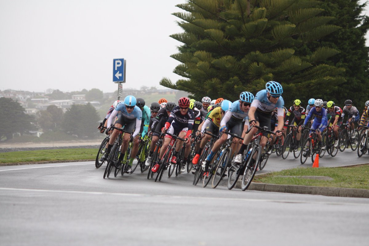 summerofcycle's tweet photo. Great racing from @mobiusfutureRT looking after GC leader @DyballB today. #tot16 https://t.co/NrUc96PlJY