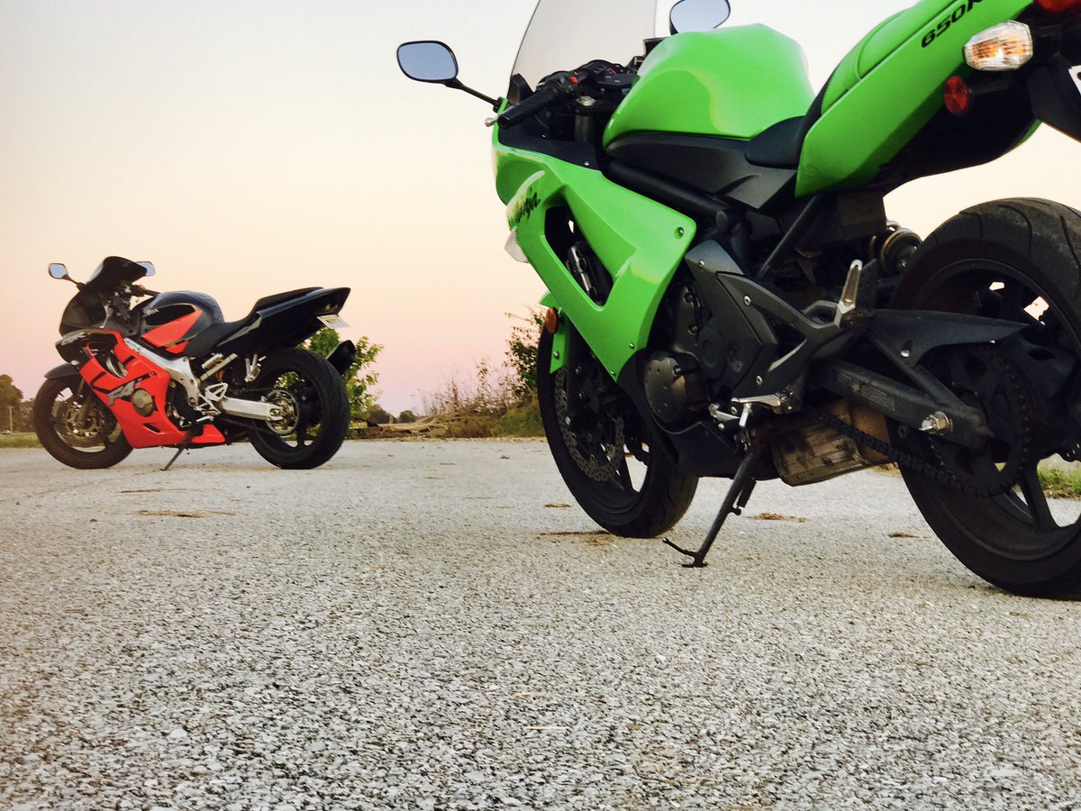 PlatinumSlowbro's tweet photo. #kawasaki #Ninja #CBR #F4I https://t.co/tsrKOfw5iR