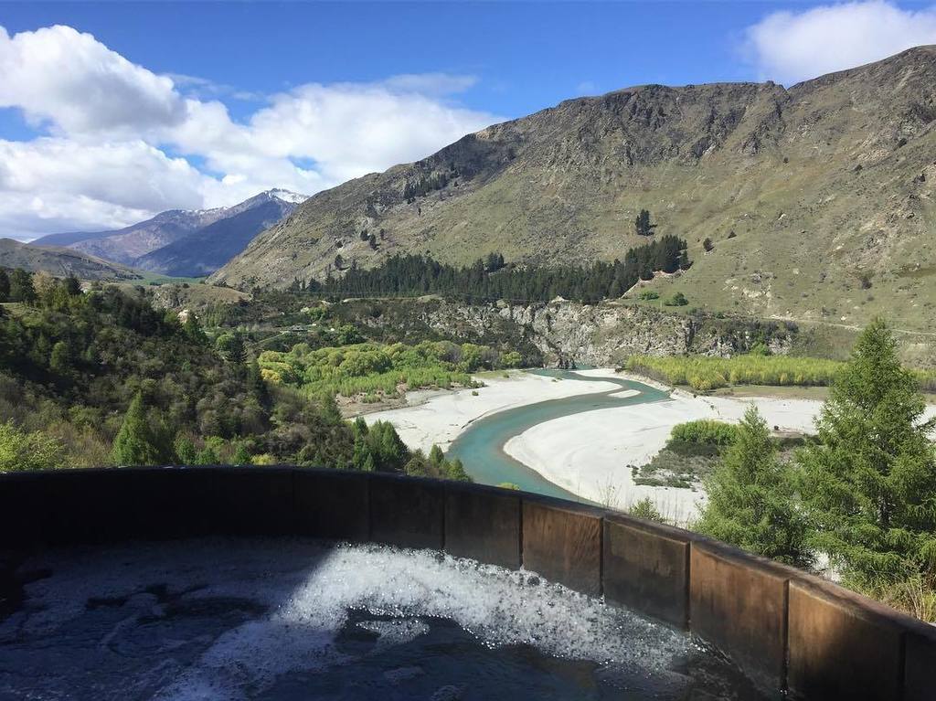 ZoVirtue's tweet photo. Perfection 🙌

#onsenpools #queenstown #newzealand #shotover #sunday https://t.co/cLBccxhmbb https://t.co/r7OCEL6aYq