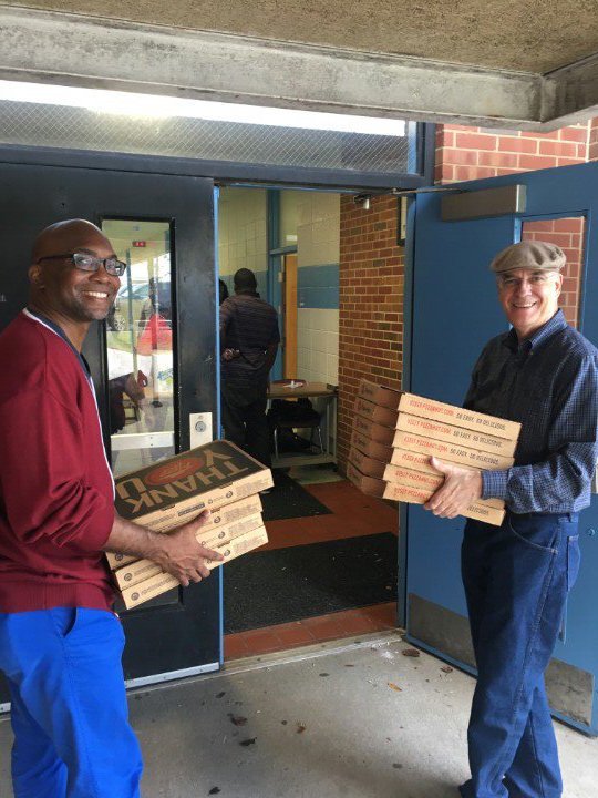 jimbarksdale's tweet photo. Glenn Hills Elementary gets some pizza! #HurricaneMatthew https://t.co/N6EoAD8JSH