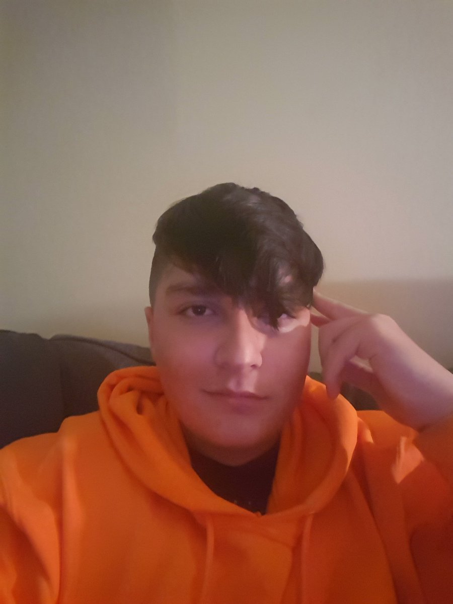 hidden_form's tweet image. got a #new #haircut
#newhaircut
#lit #selfie #killme #idontwant #tobedoingthis #imofficallywhite